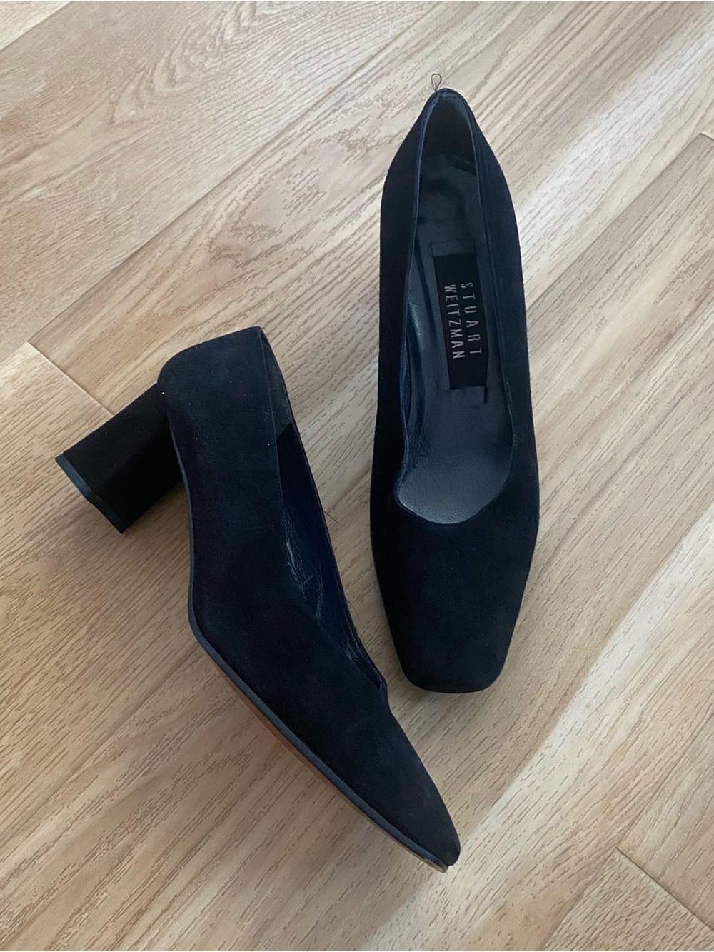 STUART WEITZMAN SUEDE PUMPS